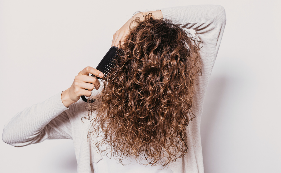 femme cheveux texturés